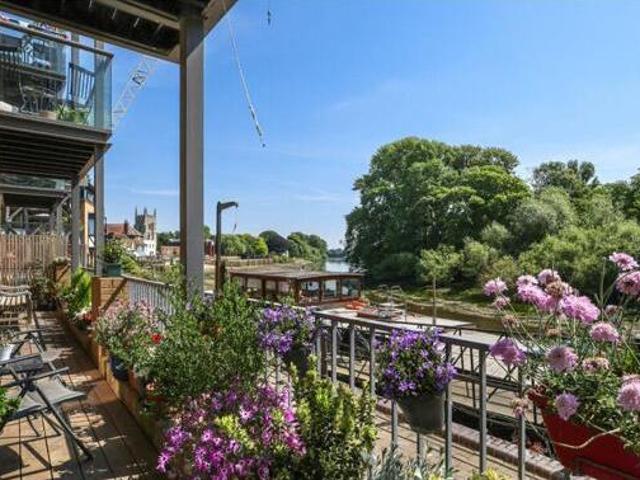 House for sale in Isleworth, Greater London