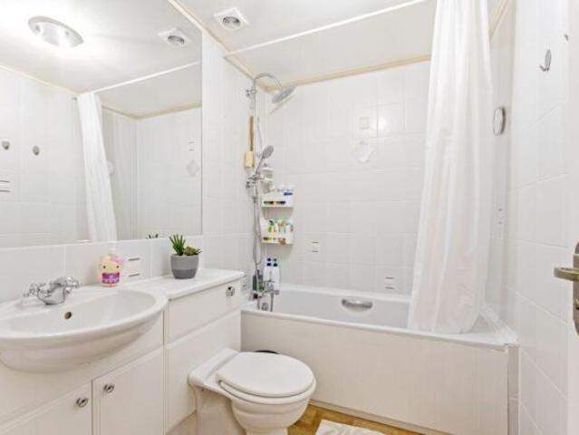 Flat for sale in Duddingston, Scotland