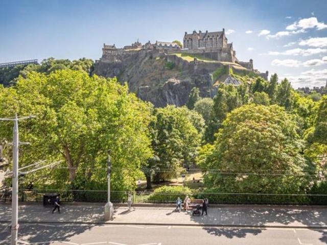 Flat for sale in New Town, Scotland