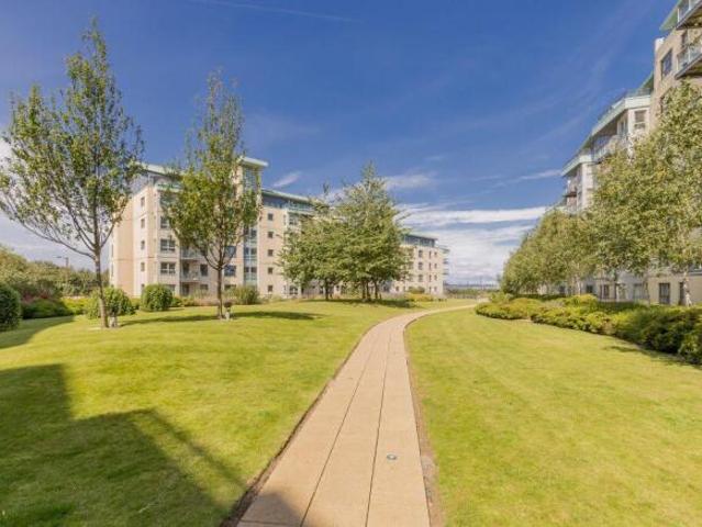 Flat for sale in North Leith, Scotland