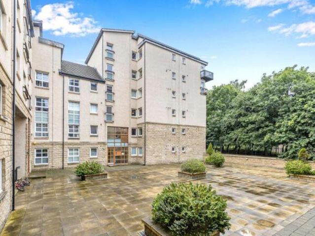 Flat for sale in Leith, Scotland