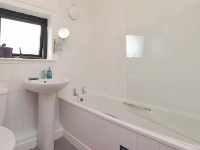 Flat for sale in Newington, Scotland