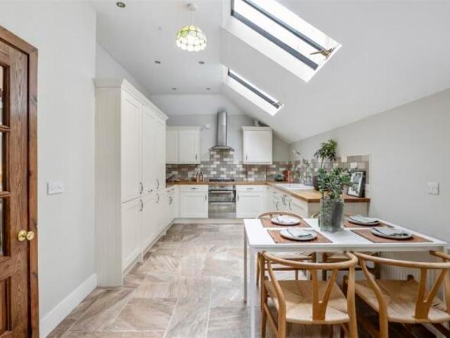 Flat for sale in South Lane, West Yorkshire