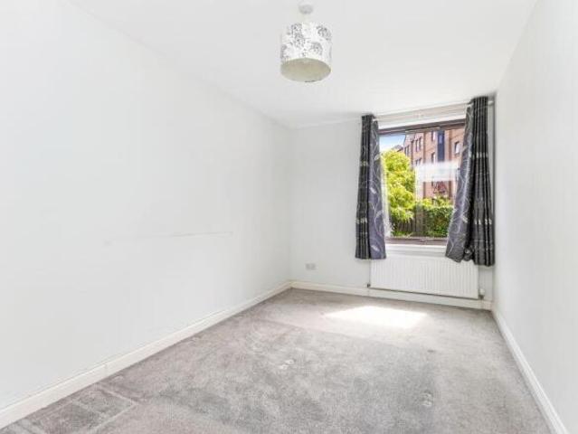 Flat for sale in Newington, Scotland