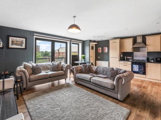 Flat for sale in Partick, Scotland
