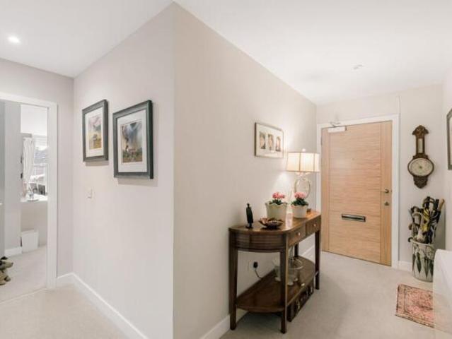 Flat for sale in Bearsden, Scotland
