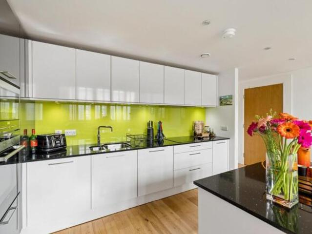 Flat for sale in Hillhead, Scotland