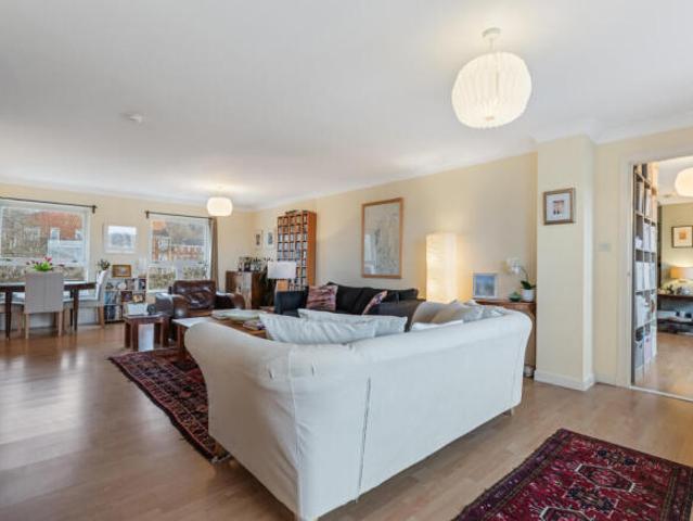 Flat for sale in Anniesland, Scotland