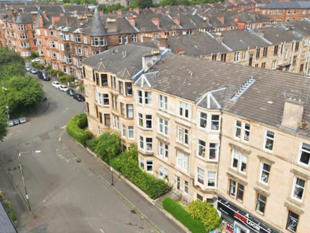 Flat for sale in Hillhead, Scotland