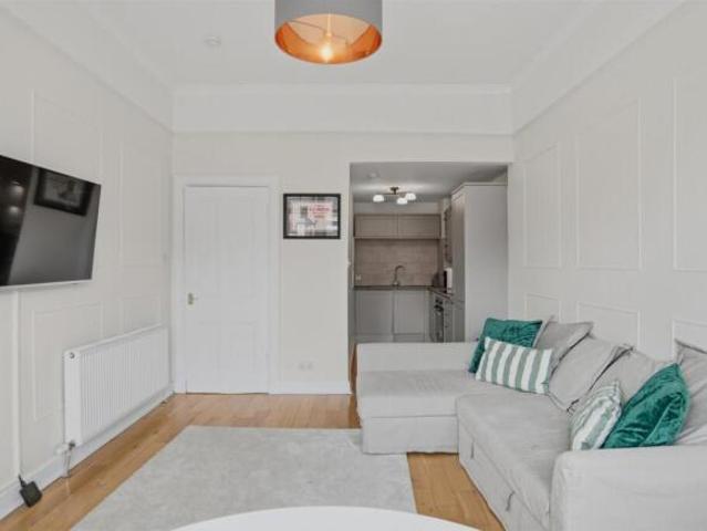 Flat for sale in Hyndland, Scotland
