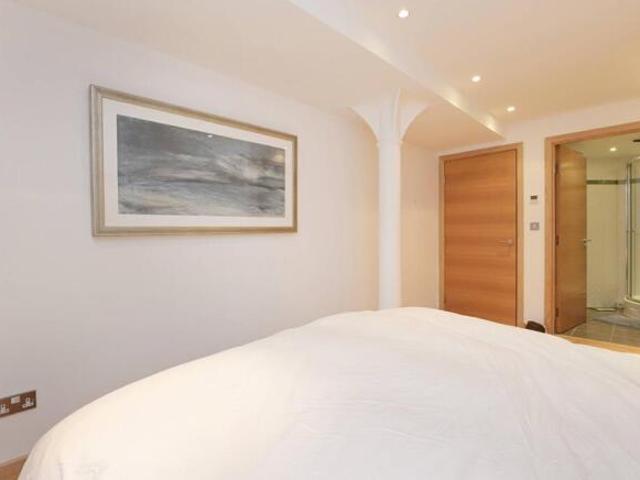 Flat for sale in North Leith, Scotland