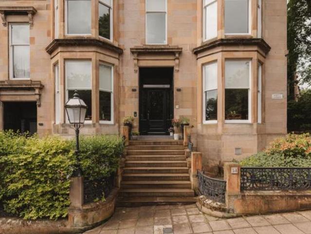 Flat for sale in Dowanhill, Scotland