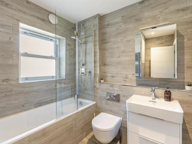 Flat for sale in Cat Hill, England