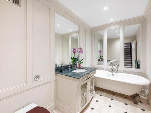 Flat for sale in Cat Hill
