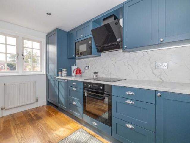 Flat for sale in The Bridge, Kent