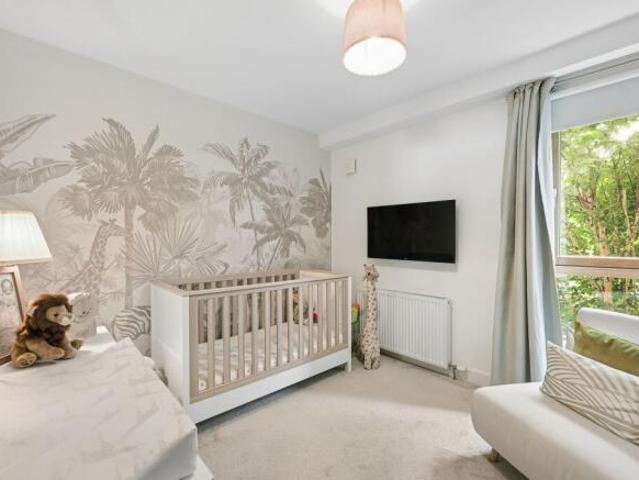 Flat for sale in Pollokshaws, Scotland