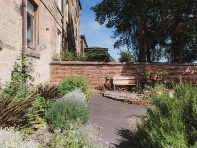 Flat for sale in Hillhead, Scotland