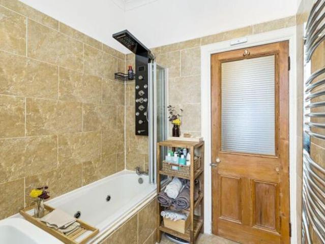 Flat for sale in Trinity, Scotland