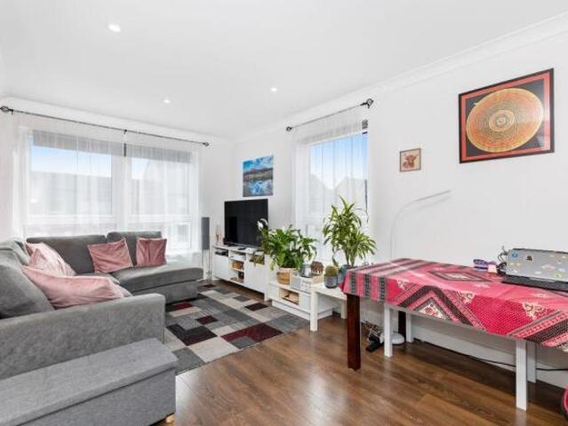 Flat for sale in Silverknowes, Scotland