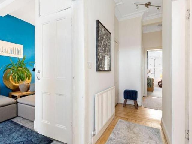 Flat for sale in Newington, Scotland