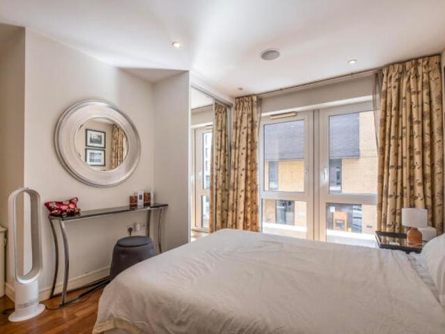 Flat for sale in Cat Hill