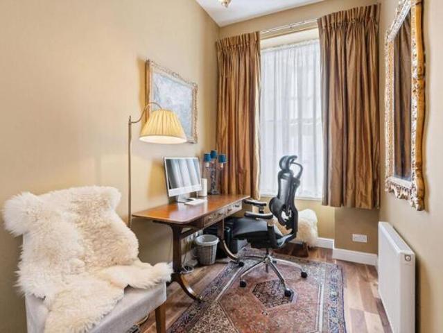 Flat for sale in Old Town, Scotland
