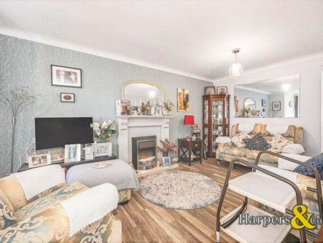 Flat for sale in Bridgen, Greater London