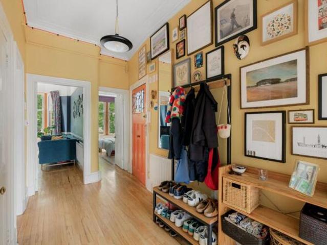 Flat for sale in Hyndland, Scotland