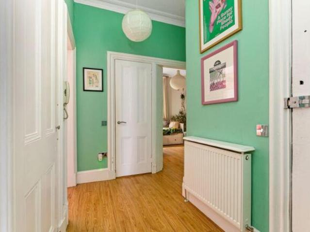 Flat for sale in Lorne, Leith