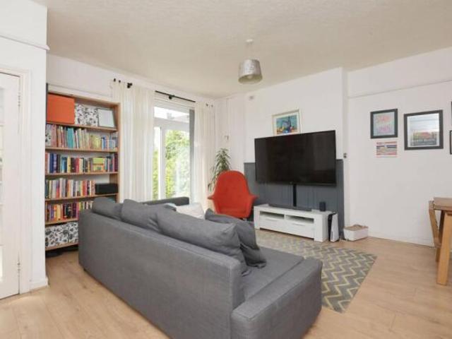 Flat for sale in Lochend, Scotland