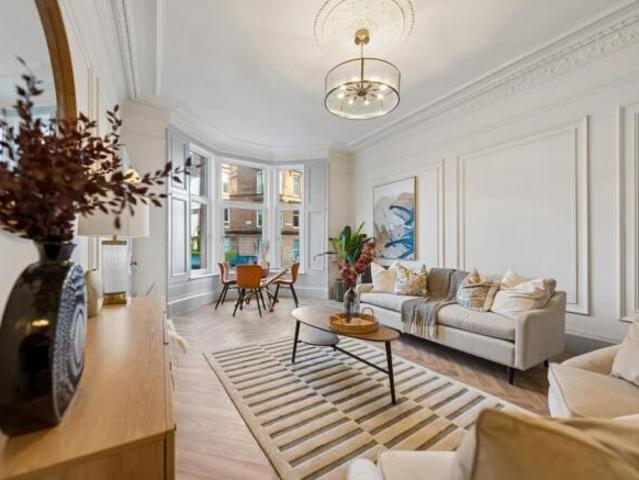Flat for sale in Shawlands, Scotland