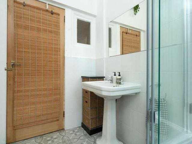 Flat for sale in Morningside, Scotland