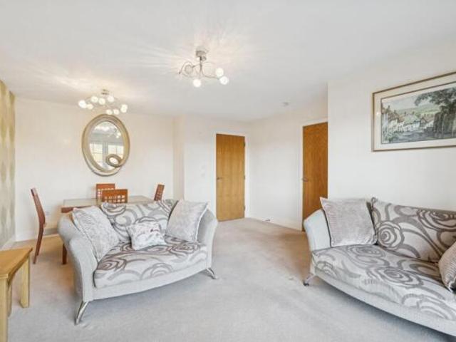 Flat for sale in Knightswood, Scotland