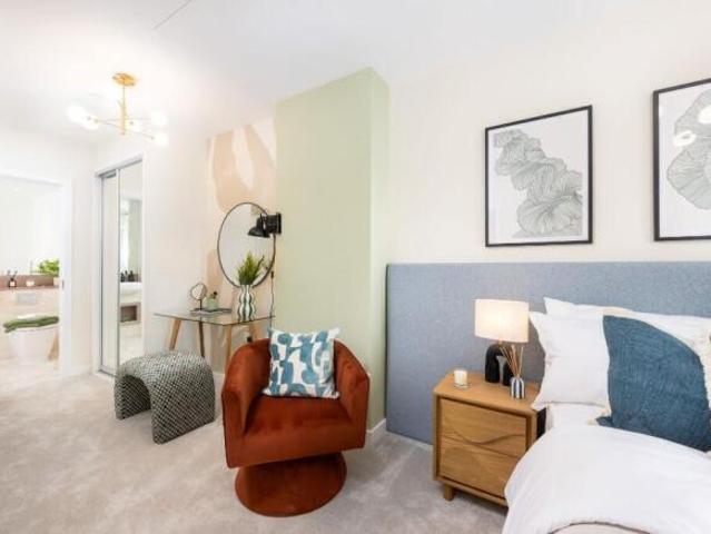 Flat for sale in Cat Hill, England