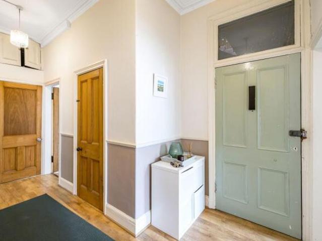 Flat for sale in Newington, Scotland