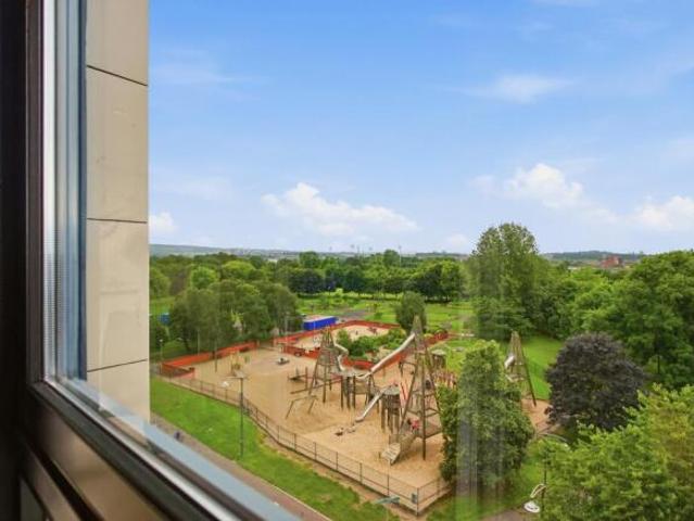Flat for sale in Calton, Scotland
