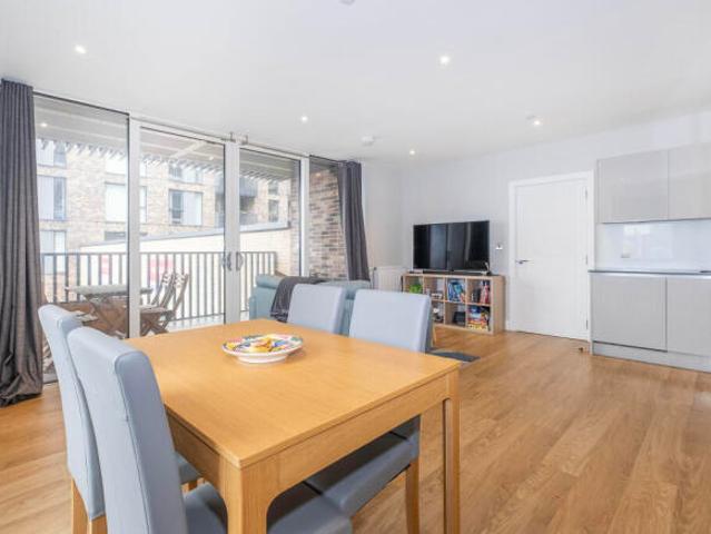 Flat for sale in Cat Hill