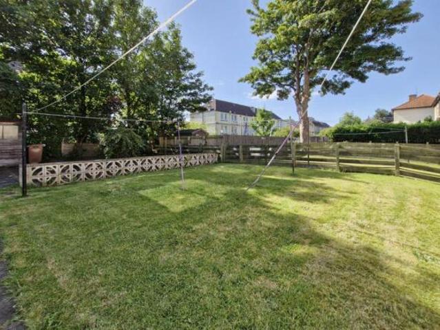 Flat for sale in Lochend, Scotland