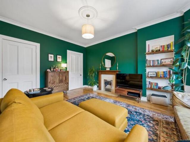 Flat for sale in Battlefield, Scotland