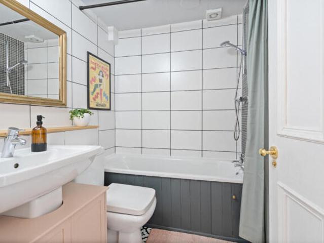 Flat for sale in Merchiston, Scotland