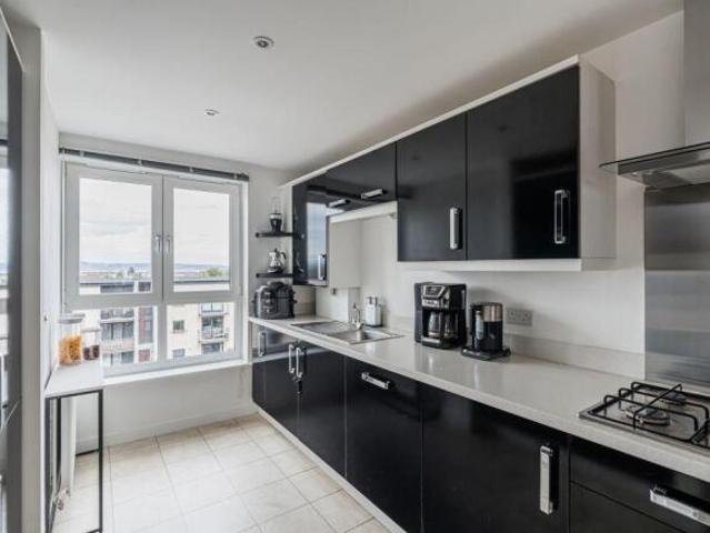 Flat for sale in Pilton, Scotland