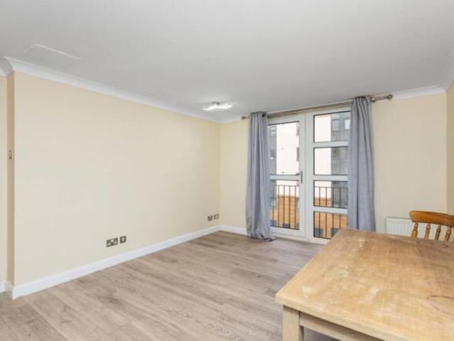 Flat for sale in North Leith, Scotland