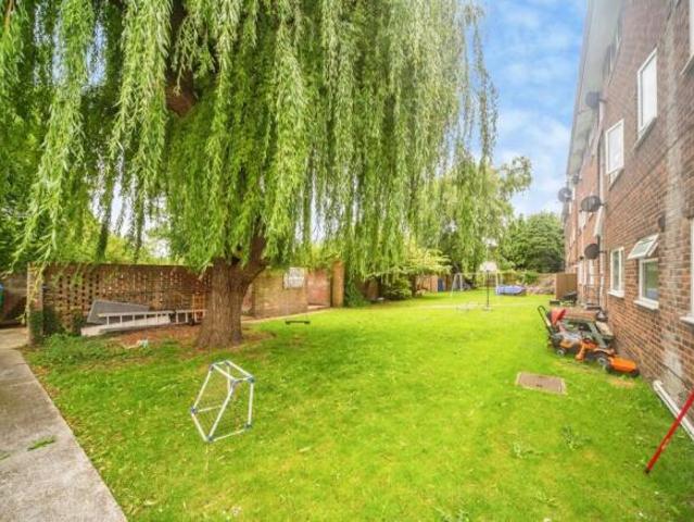 Flat for sale in Chilworth Old Village, Test Valley