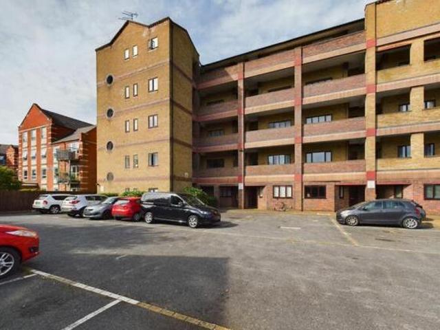 House for sale in Northampton, Northamptonshire