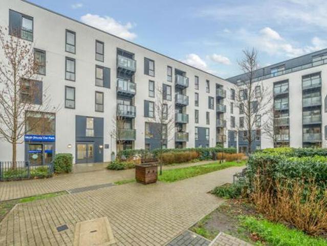 House for sale in Addlestone, Runnymede