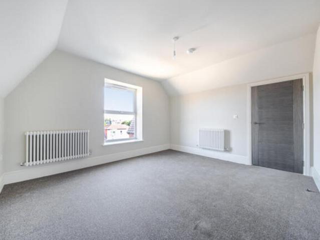 Flat for sale in Hampshire