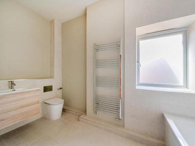 Flat for sale in Hampshire