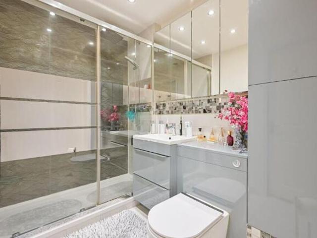 Flat for sale in Cat Hill