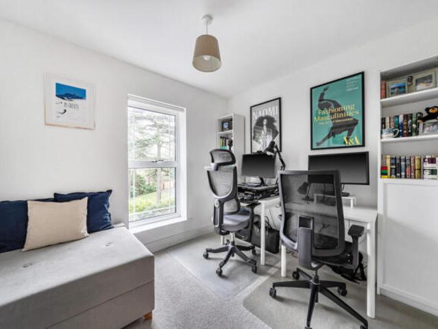 Flat for sale in Westborough, Surrey