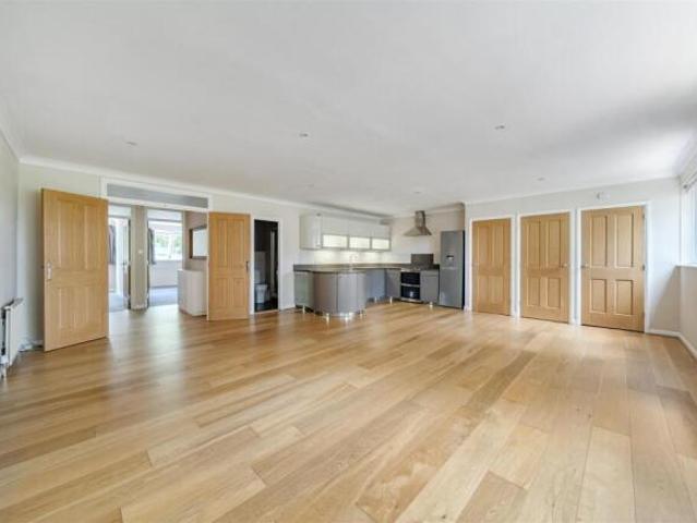 Flat for sale in Charlotteville, Westborough